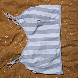 Kortni jean GUC V'd crop top